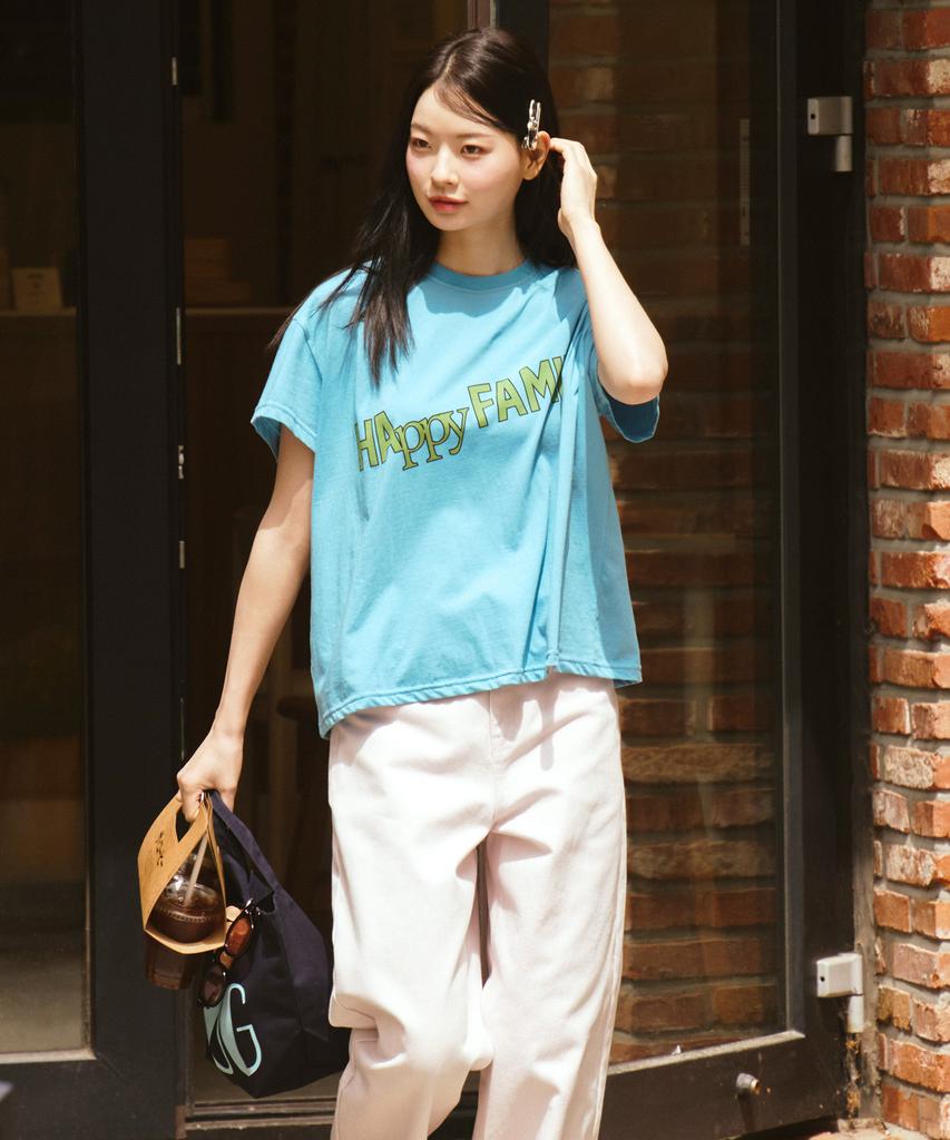 Yunibeoseugameonteu Happy Family Crop T-Shirt_Blue