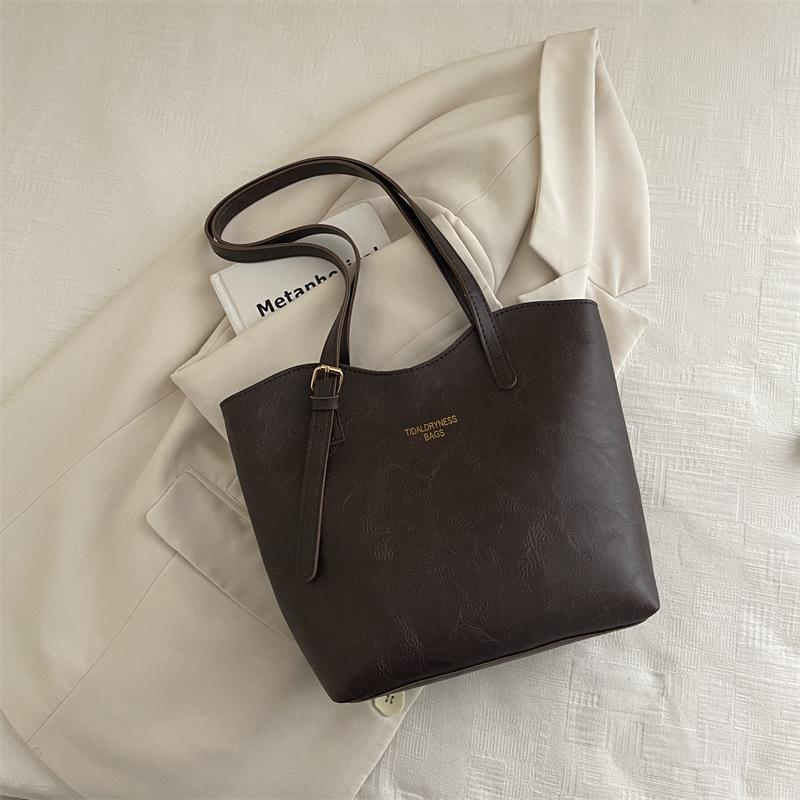 

Retro large-capacity bag women s new commuter shoulder bag niche versatile student class tote bag