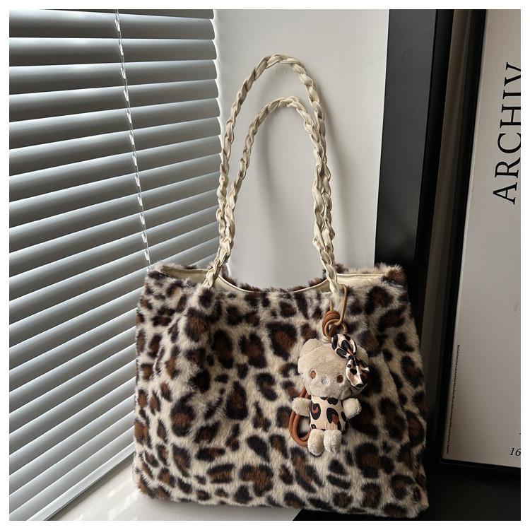 Street Style Leopard Print Plush Tote Bag With Magnetic Closure For Casual Daily Use
