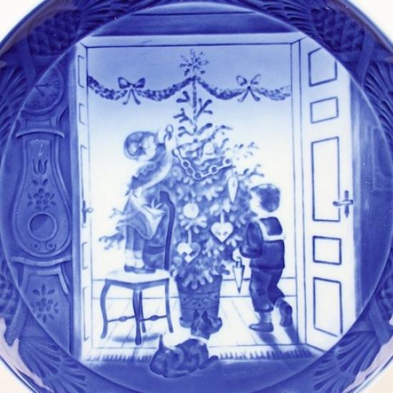 2000 Royal Copenhagen Year Plate the "Decorate Tree" [Item]