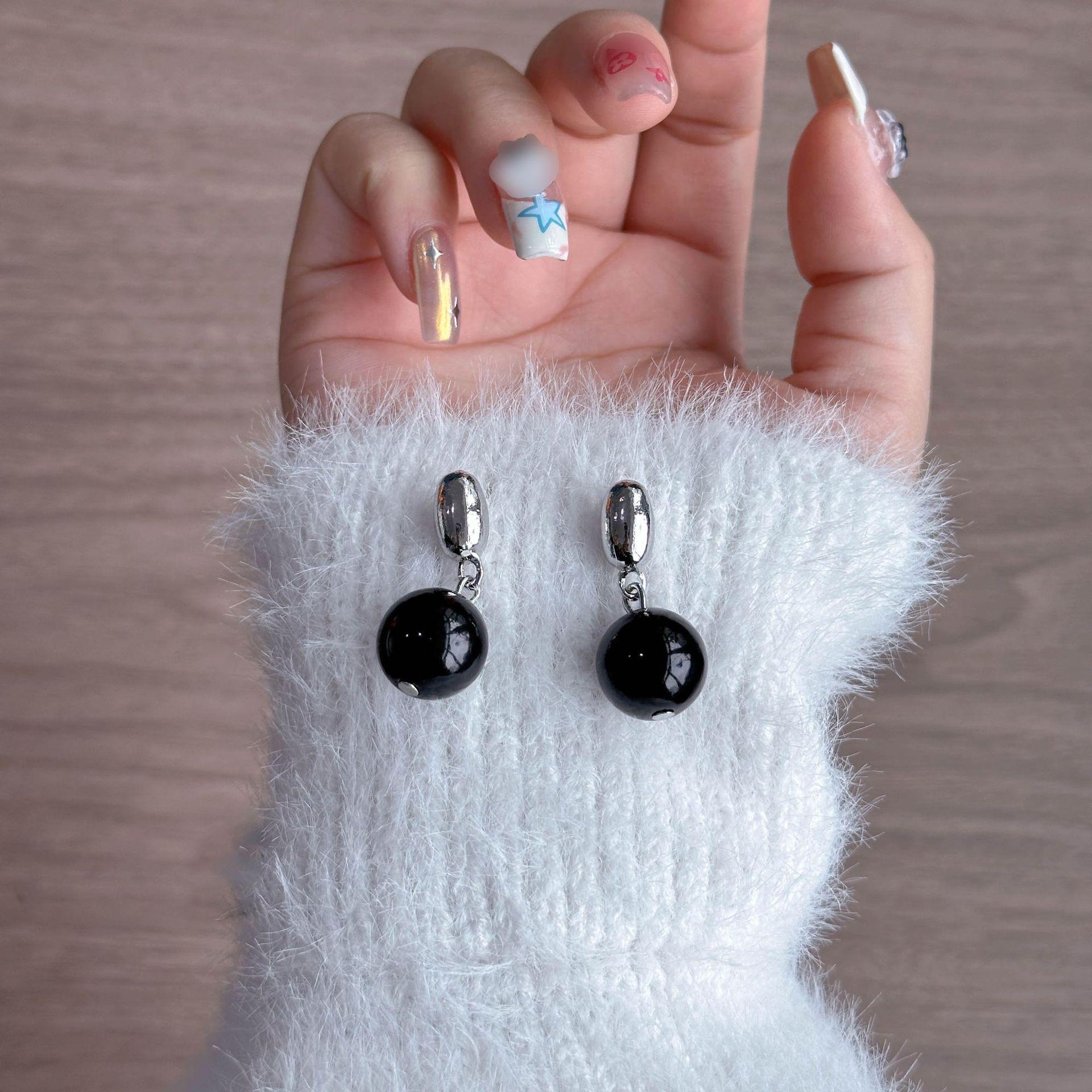 

Simple And Cold Wind Pearl Earrings, Niche Complex Irregular Oval Earrings, High-End Earrings For Women