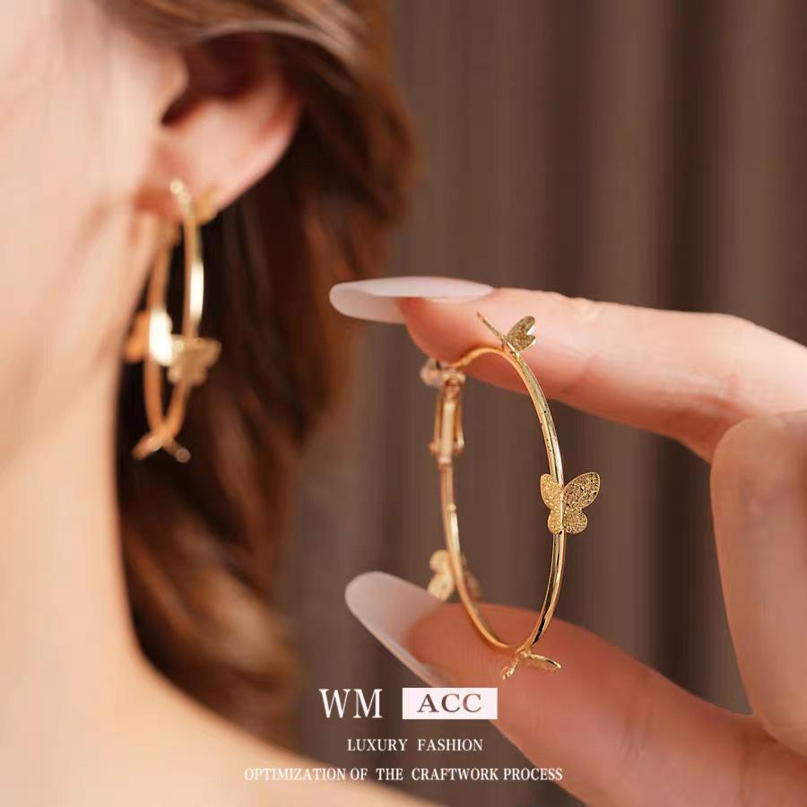 Women's Luxury Textured Metal Hoop Earrings - Versatile Niche Design