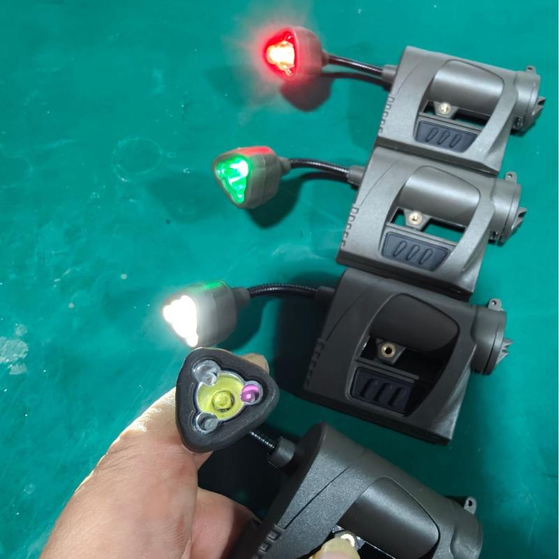 3-Modus LED-Taschenlampe: Taktische Helmleuchte für die nächtliche Beleuchtung im Freien – Laserjagd, Militär, Radfahren, Angeln
