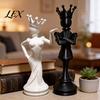 Deko & Wohnaccessoires – Statuetten