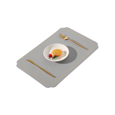 Platzset aus Leder im nordischen Stil