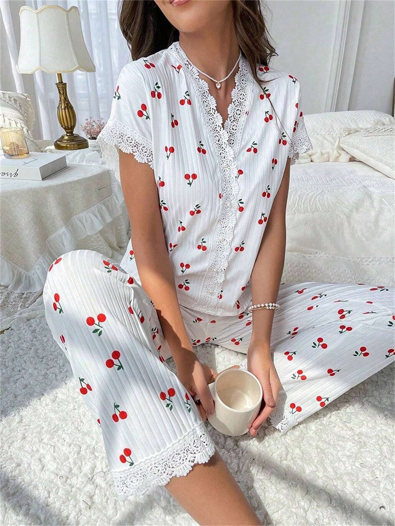 

Europe and the United States hot-selling women s loungewear cherry printing water-soluble embroidery lace short-sleeved trousers S вишня