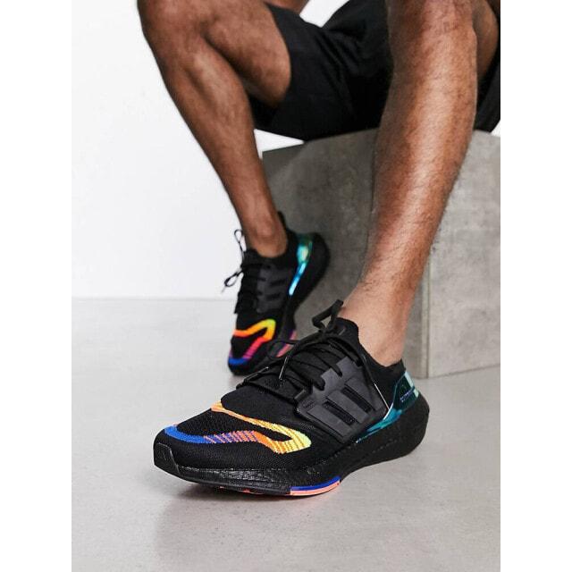 

Черные кроссовки adidas Running Ultraboost 22