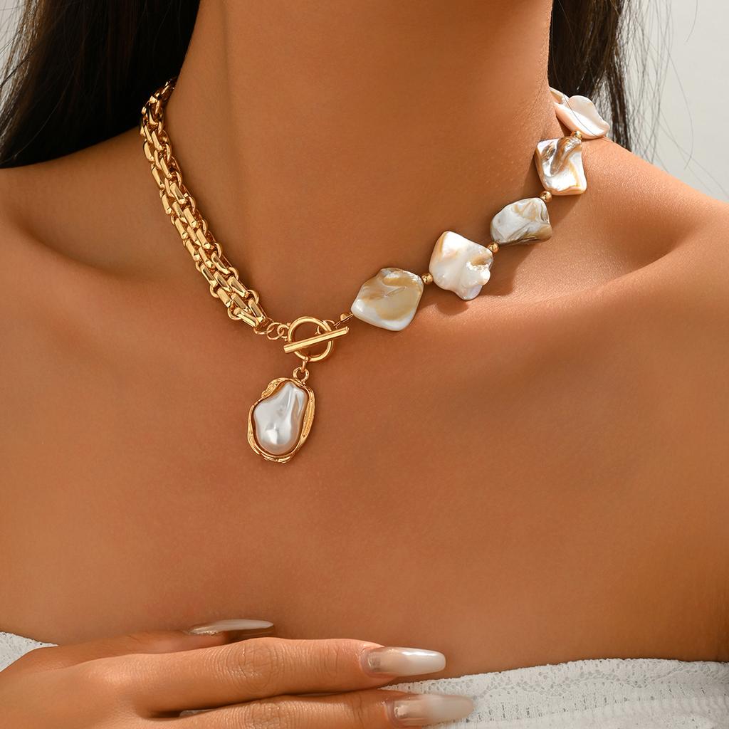 Boho Barokní Perlový Choker Asymetrický Kubánský Řetízek Zapínání na Páčku Výrazný Letní Plážový Šperk Dárek