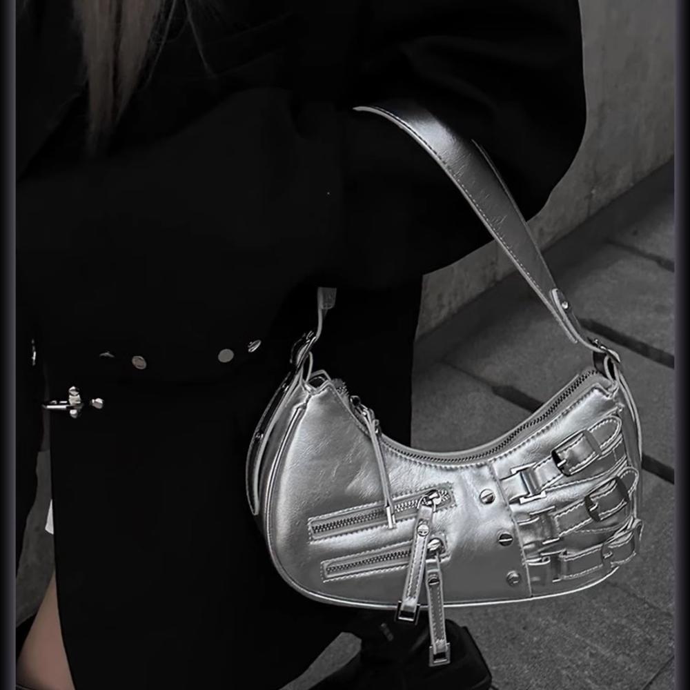Vintage Shoulder Bag Metal-Studded Oil Wax Leather Bag Motorcycle Bag Cool For Trendy Events Fashion Street Daily Commute