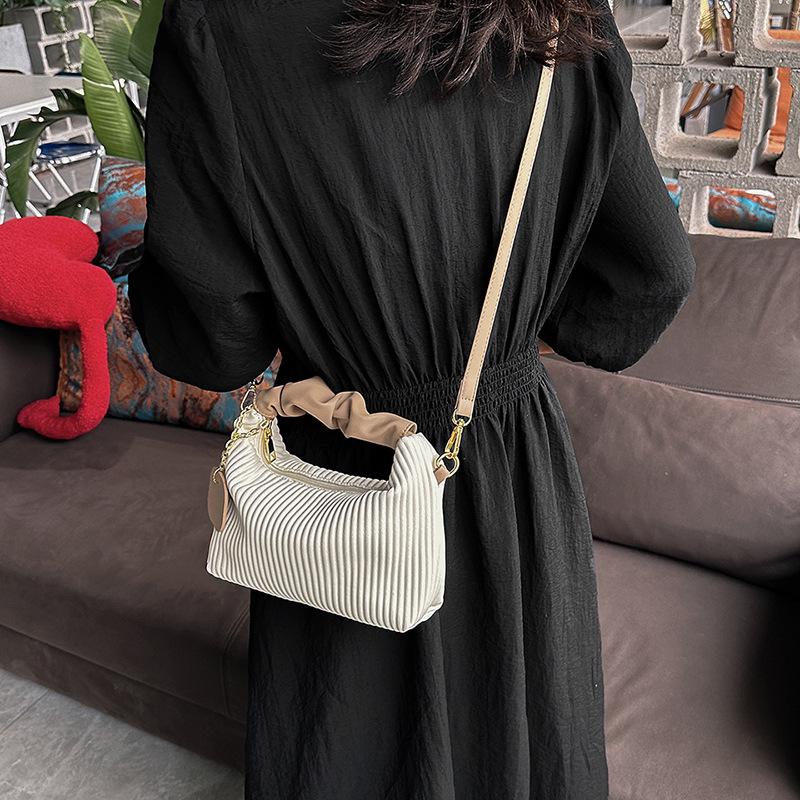 Retro Texture Pleated Portable Small Bag Women 2025 Korean Simple Fashion Small Square Bag Niche Versatile Shoulder Bag