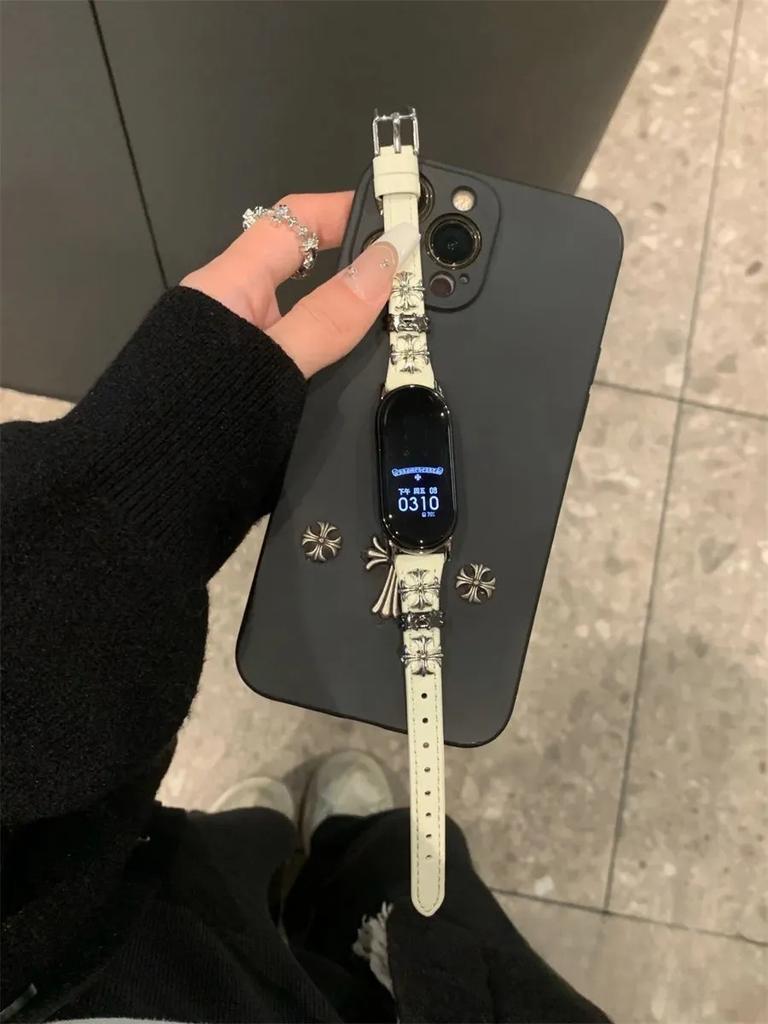 Kryss Metall Lærreim for Xiaomi Band 9- Retro Punk Lær Kreativ Klokkereim for XIAOMI Mi Band 9/8/7/6/5/4/3/NFC/Mi Band 8pro/Redmi Watch4&5
