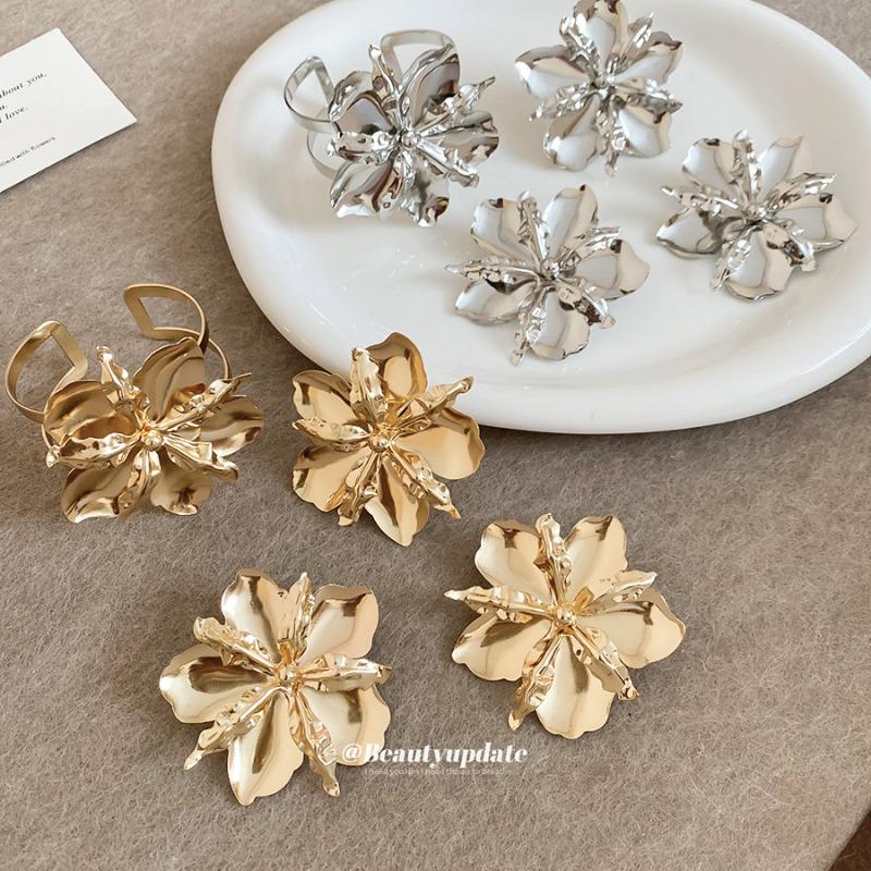 Metal smooth flower opening ring stud earrings bracelet set temperament light luxury high sense exaggerated jewelry women