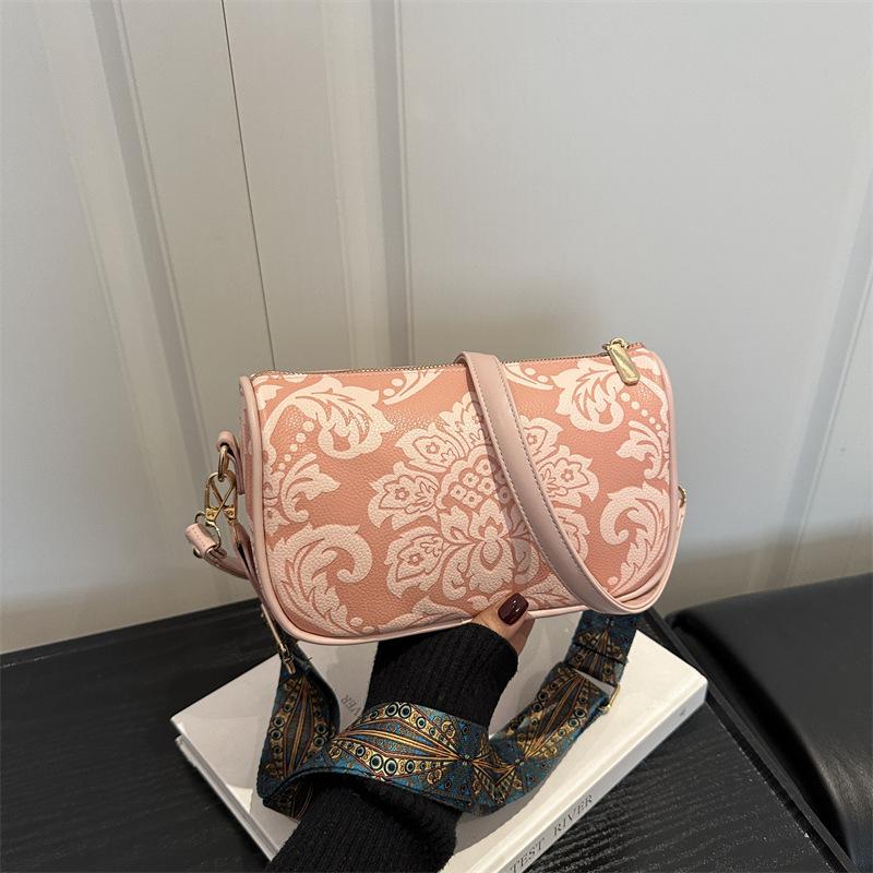 Chinese Style Women's Shoulder Messenger Bag, High-end Texture Temperament, Arm Bag, Retro Women's Pillow Bag.