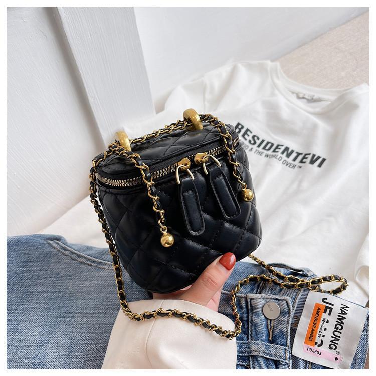 Chic Urban Minimalist Small Bag 2021 Fashion Winter Shoulder Bag Vintage Chain Bag