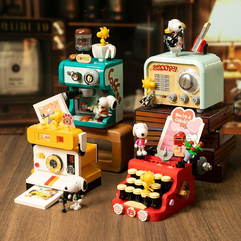 Pantasy Snoopy Full Range Of Building Block Carriers Phonographs Typewriters Assembly Models Puzzle Toys Collectibles Gifts