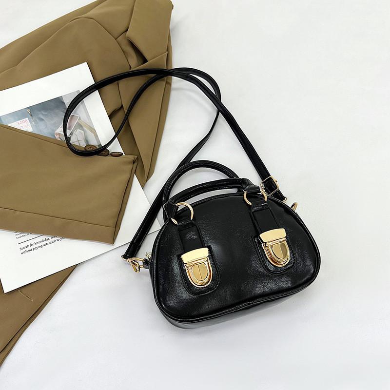 Stylish Korean-inspired Shell Handbag For Women In Black Pink Silver And Red чёрный