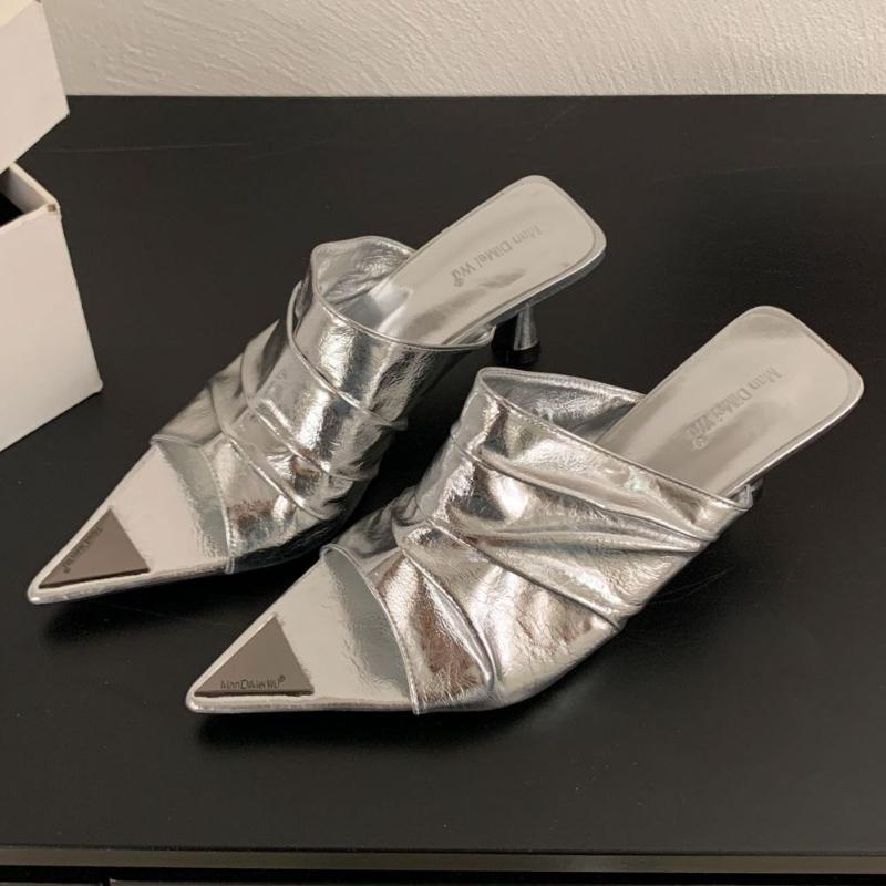 

Мода Мода Острый носок Плиссированный дизайн Золотые шлепанцы Женские Сексуальные С открытым носком Неглубокие Сандалии-слайдеры Элегантный Комфорт Дизайнерская обувь 40 серебряный