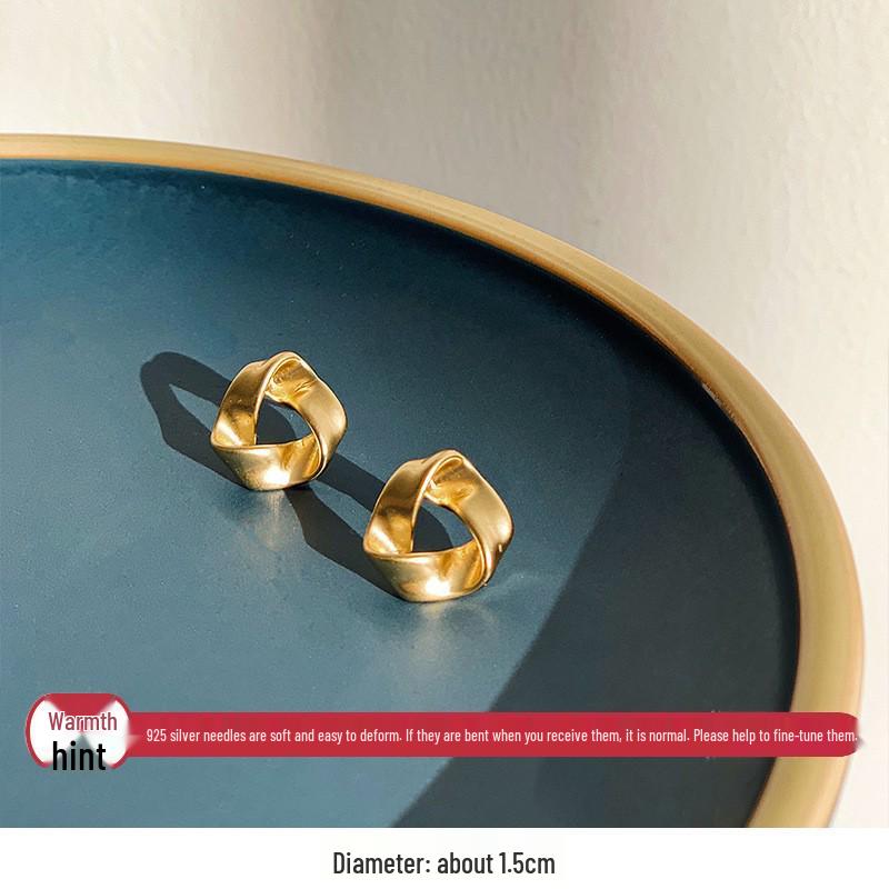 Silver Needle Irregular Stud Earrings: Retro European-American Style for Daily Versatile Wear with a High-End Luxurious Appeal.