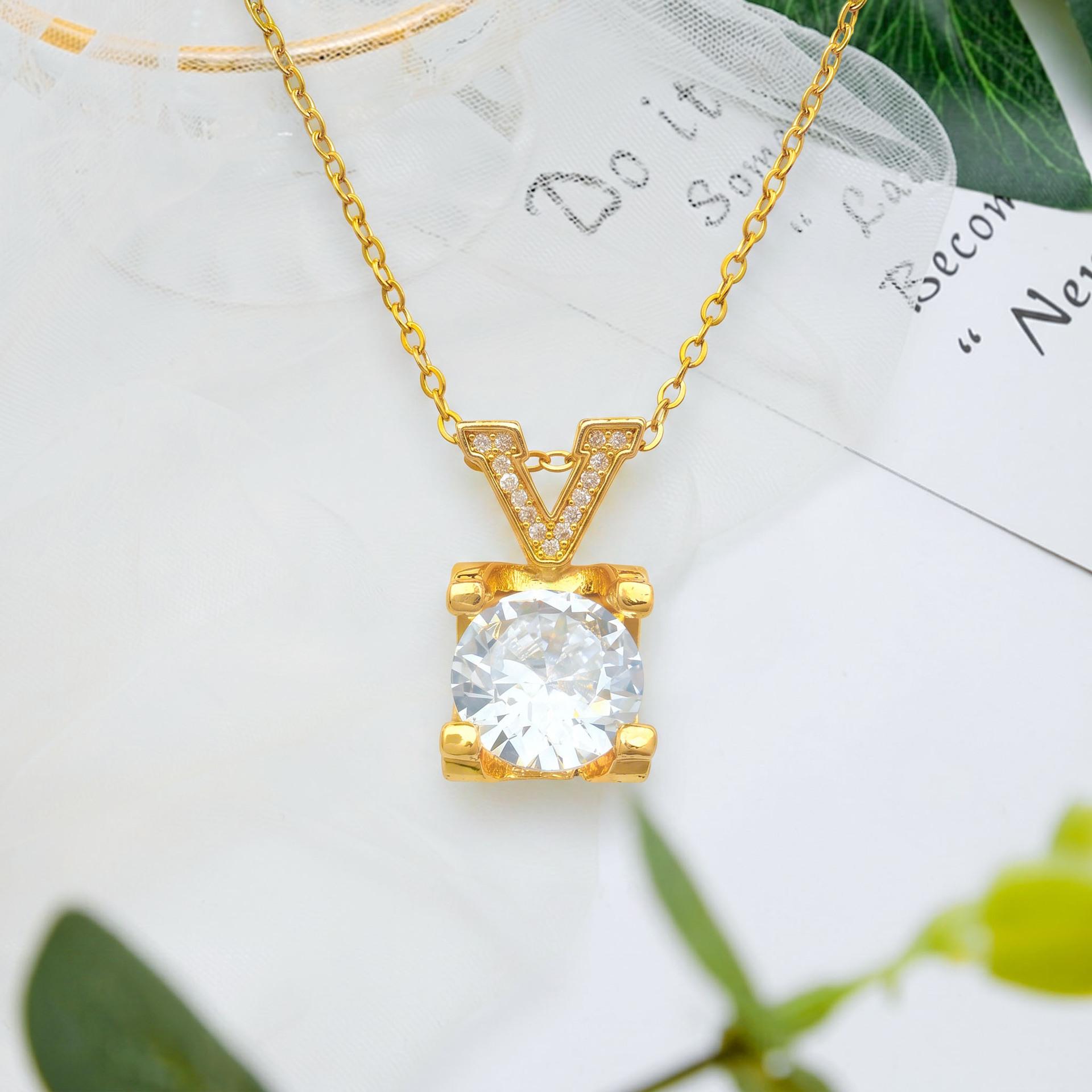 Female Light Luxury Niche Simple Circular Letter Necklace medium