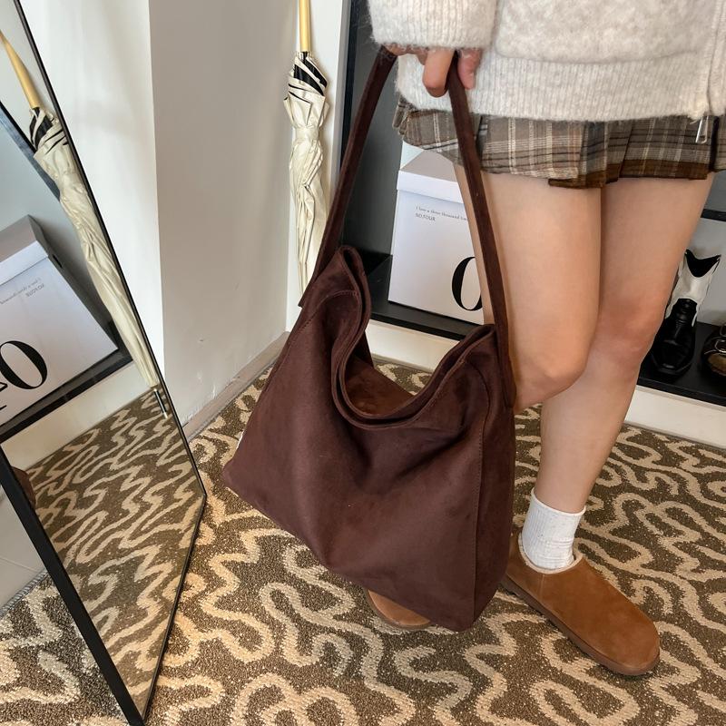 Herbst und Winter neue matte Wildleder-Tragetasche große Kapazität Pendler lässige Umhängetasche Mode Damenhandtasche