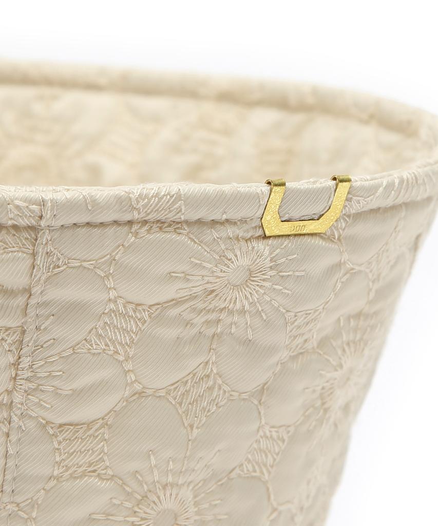 Eondeokeonteulolseutyudio Winter Padded Bucket Hat Stand Bucket / Bonded Flower / Cream