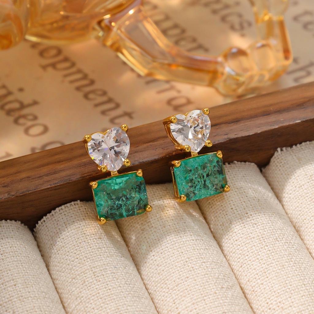 Leichter Luxus Liebe Diamant Rot und Grün Edelstein Ohrringe, Warme Winter Retro Temperament Ohrringe, Modische und Beliebte Diamantbesetzte Ohrringe.