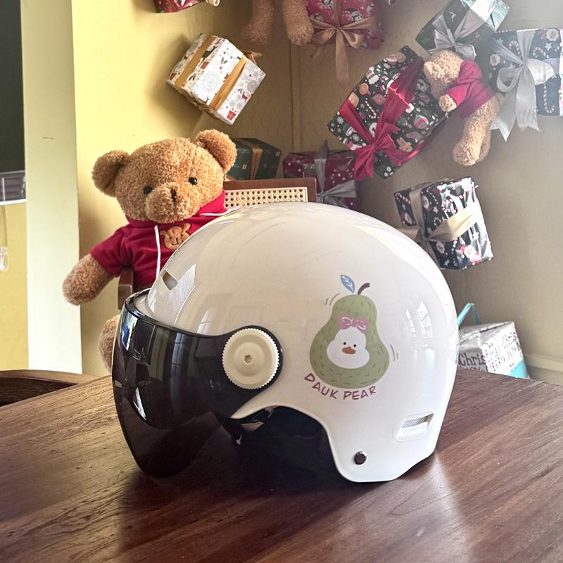 Helmets Women's Summer Electric Motorcycles Men's and Women's Half Helmets Battery Cars Universal In All Seasons