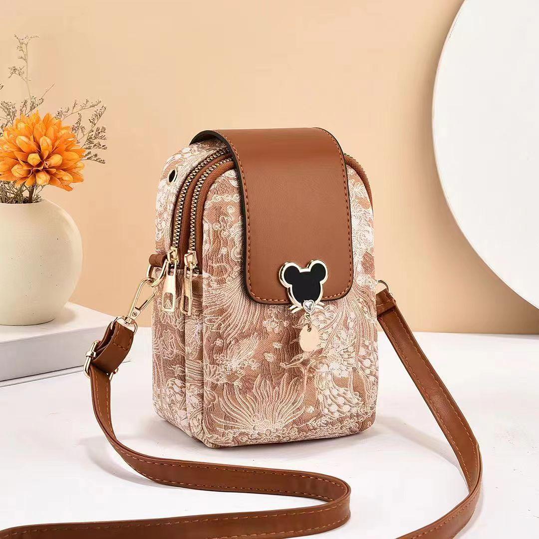 Yiran Furniture Kleine Dames Tas Herfst Nieuwe Stijl Meerlaagse Schoudertas Schuin Overkruis Mobiele Telefoontas Draagbare Dames Tas . beige