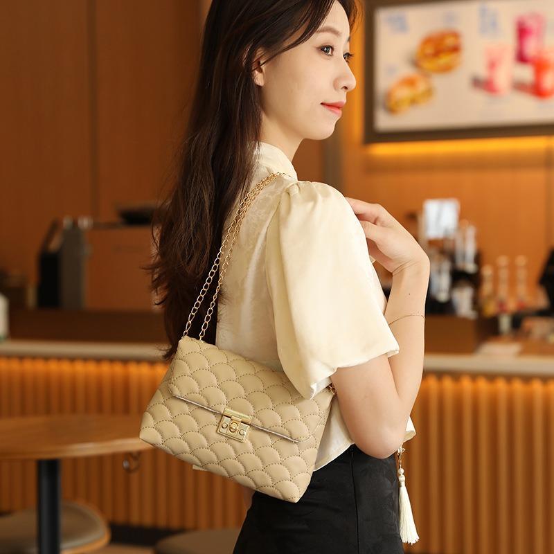 Fish Embroidered Messenger Bag Trendy Fashion Simple Lock Small Square Bag Women's Shoulder Bag