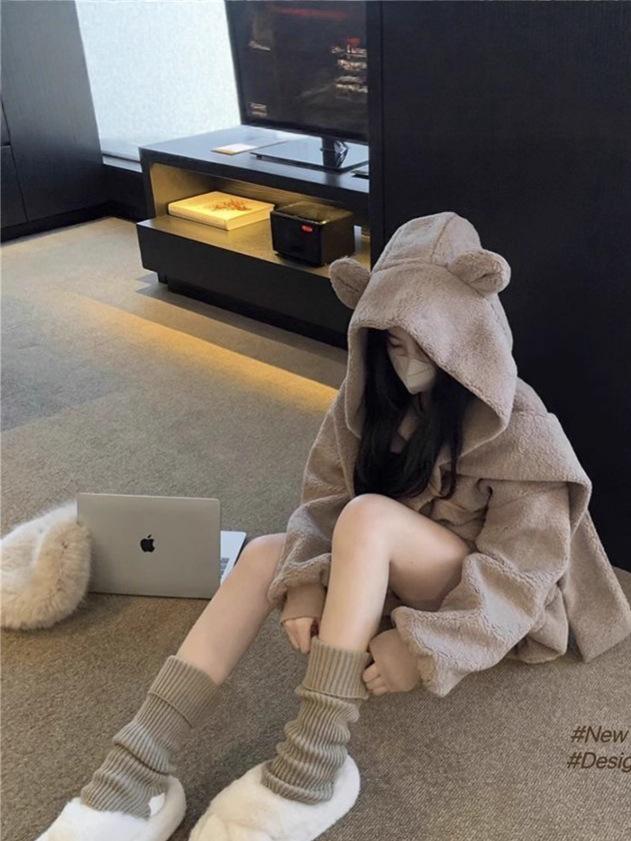 Sweet Girl Hooded Lamb Wool Two-Piece Set: Plush Coat & A-Line Tulip Skirt for Autumn/Winter