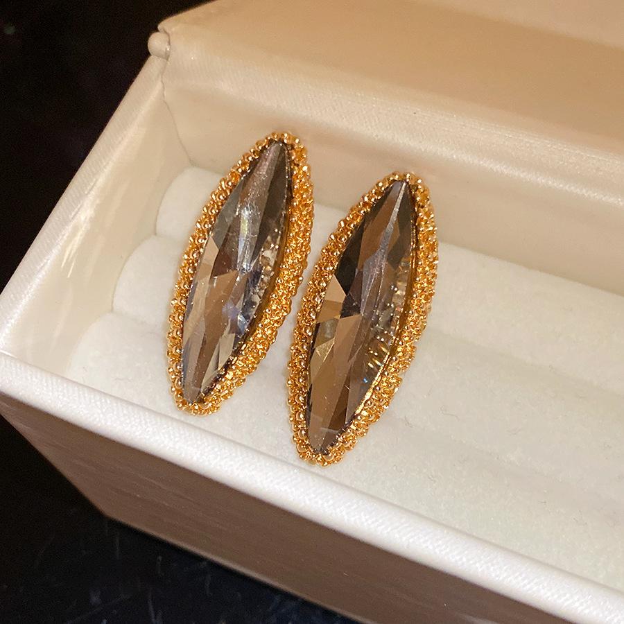 

Silver Needle Diamond Oval Geometric Stud Earrings Personality Retro Fashion Temperament Earrings Light Luxury Premium Earrings