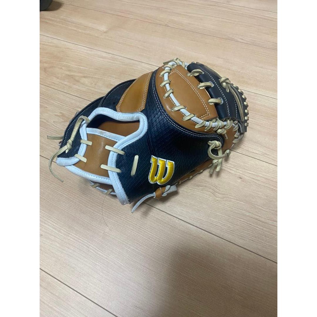 Used Wilson A2000 M23 Hard Catcher s Mitt