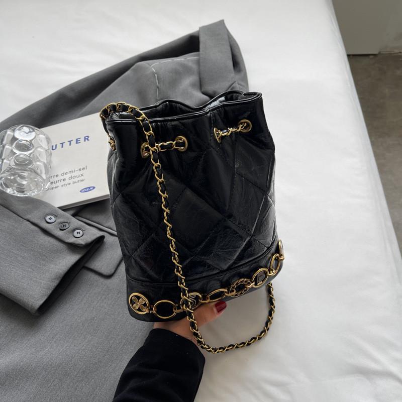 Stylish 2023 New Autumn Winter Small Fragrance Chain Bucket Bag For Women