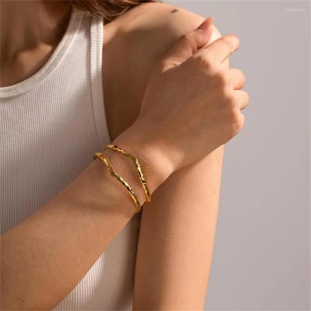 Yori Edelstahl Metall Unregelmäßig Offen Verstellbar Manschettenarmband Armreif Schmuck Zubehör Echtes Gold PVD Beschichtet für Damen