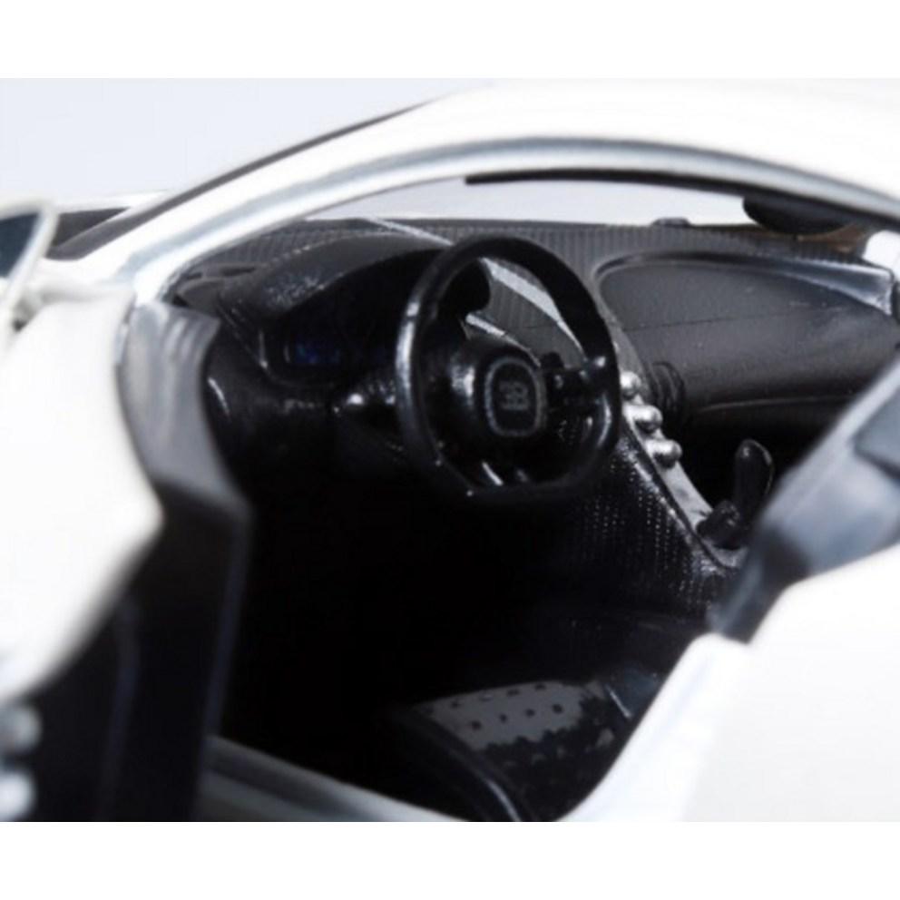 Maisto 1:24 Bugatti Divo Kovový model auta, bílý
