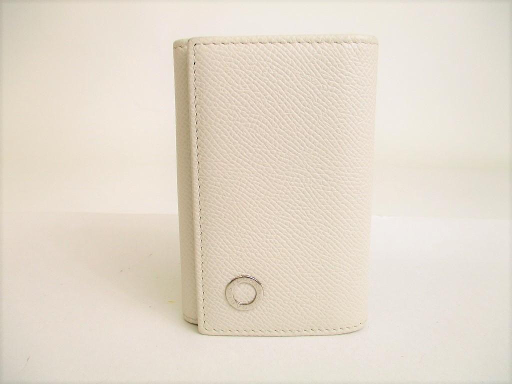 

Оригинальные чехлы для ключей BVLGARI из белой серой кожи BVLGARIBVLGARI 6 шт. #9126 б/у