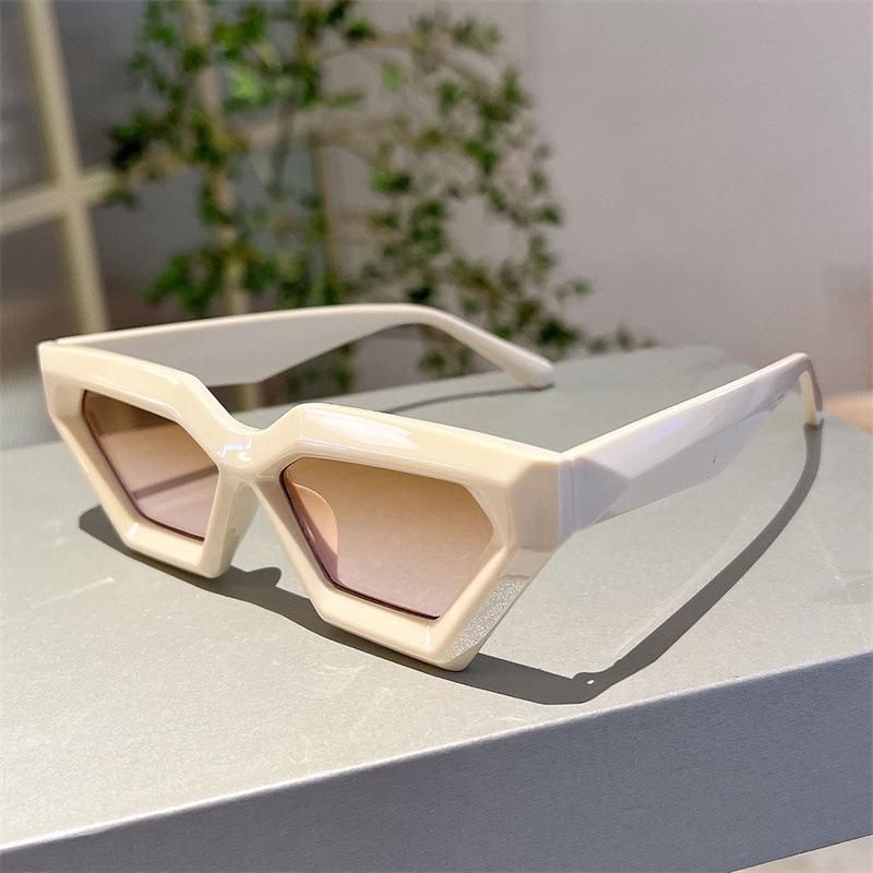 

Stylish Vintage Rhombus Cat Eye Sunglasses Women For Men Trend Sun Glasses Punk Luxury Brand Designer Big Frame Eyeglasses UV400 Quality