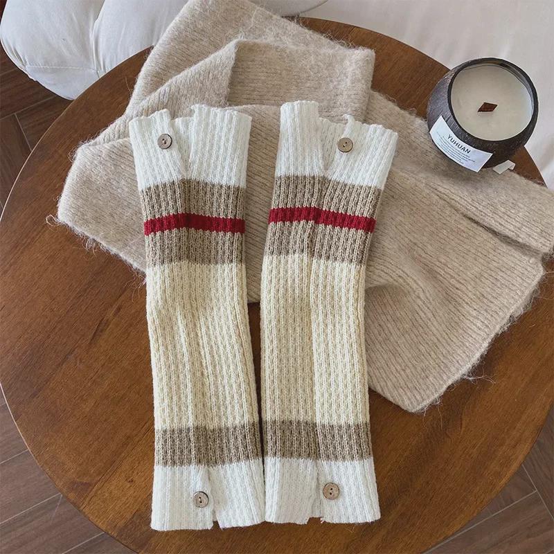 "Women's Japanese Style Striped Button Long Socks - Autumn/Winter Outdoor Warmth"