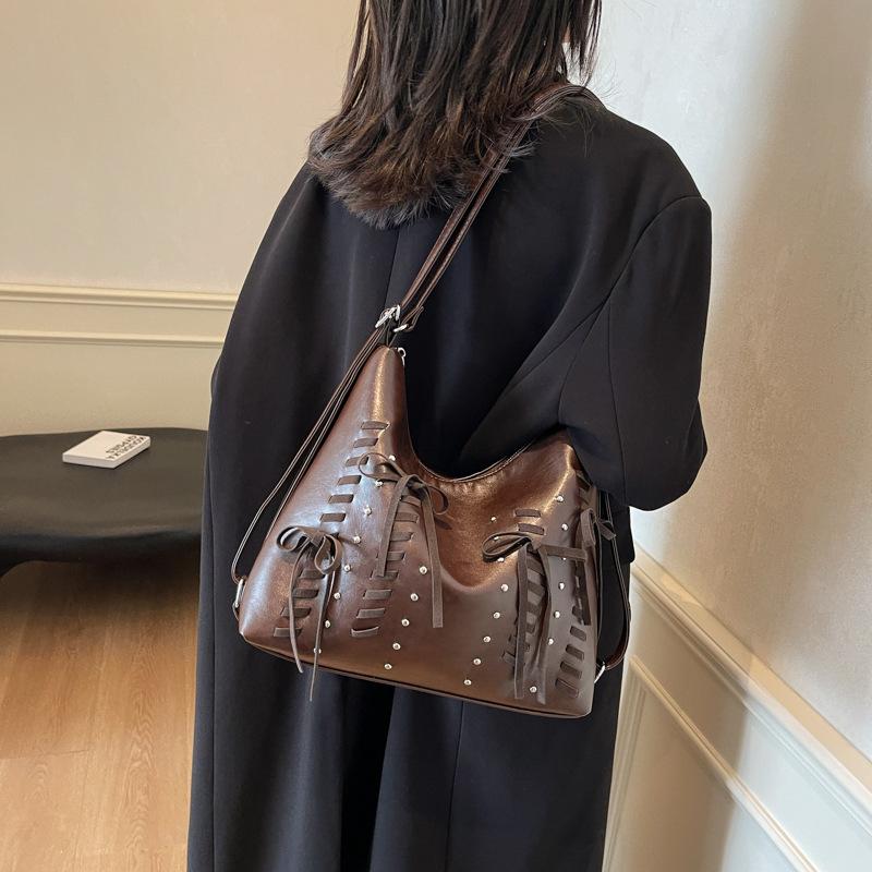 

Retro underarm bag women s autumn and winter 2025 new trendy Korean bow tote bag large capacity shoulder commuter bag 31*11*28 темно-коричневого