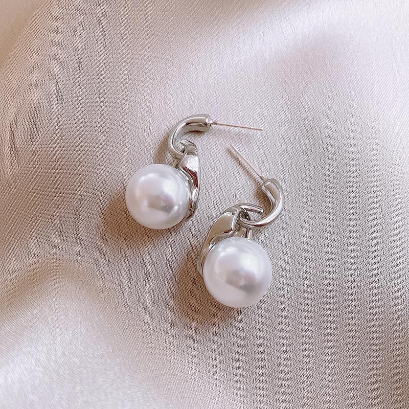 Elegant Silver Pearl Drop Earrings: Chic, Simple, and Versatile Design for a Unique Stylish Touch.