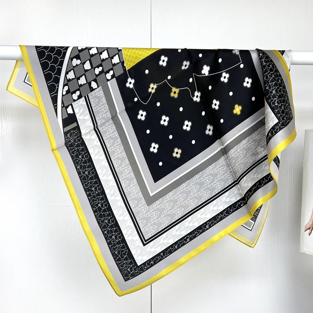 Spring And Summer Silk Chinese Square Scarves Go Out To The Street With Mulberry Silk Silk Scarves With Fresh Green Silk Scarves And Shawls.