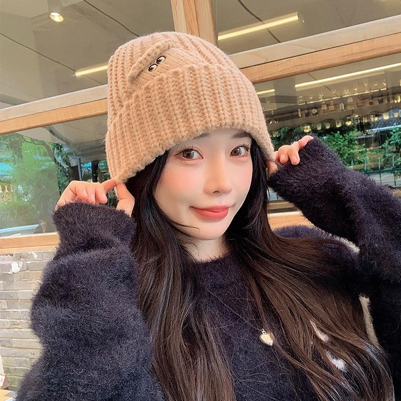 Large head circumference knitted hat for women in autumn and winter versatile woolen hat to keep warm and protect ears make the face smaller
