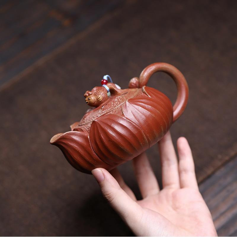 

250ml Elegant Yixing Purple Clay Teapots Handmade Lotus Fish Pot Raw Ore Section Mud Tea Soaking Kettle Chinese Zisha Tea Set