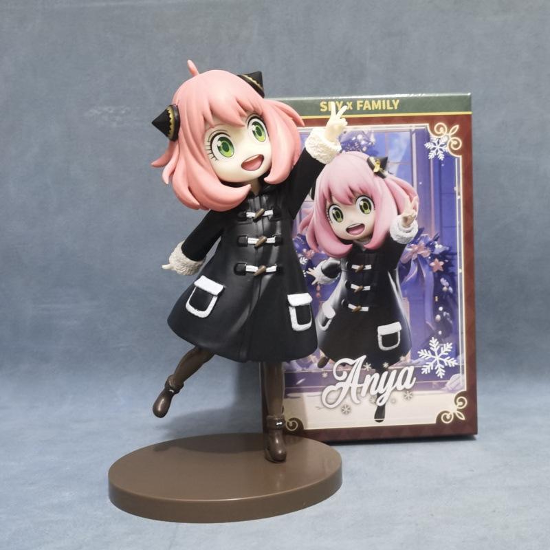 Spy play house, scissor hands, winter clothing Ania figure, phonograph, wow cool wow cool singing scene statue