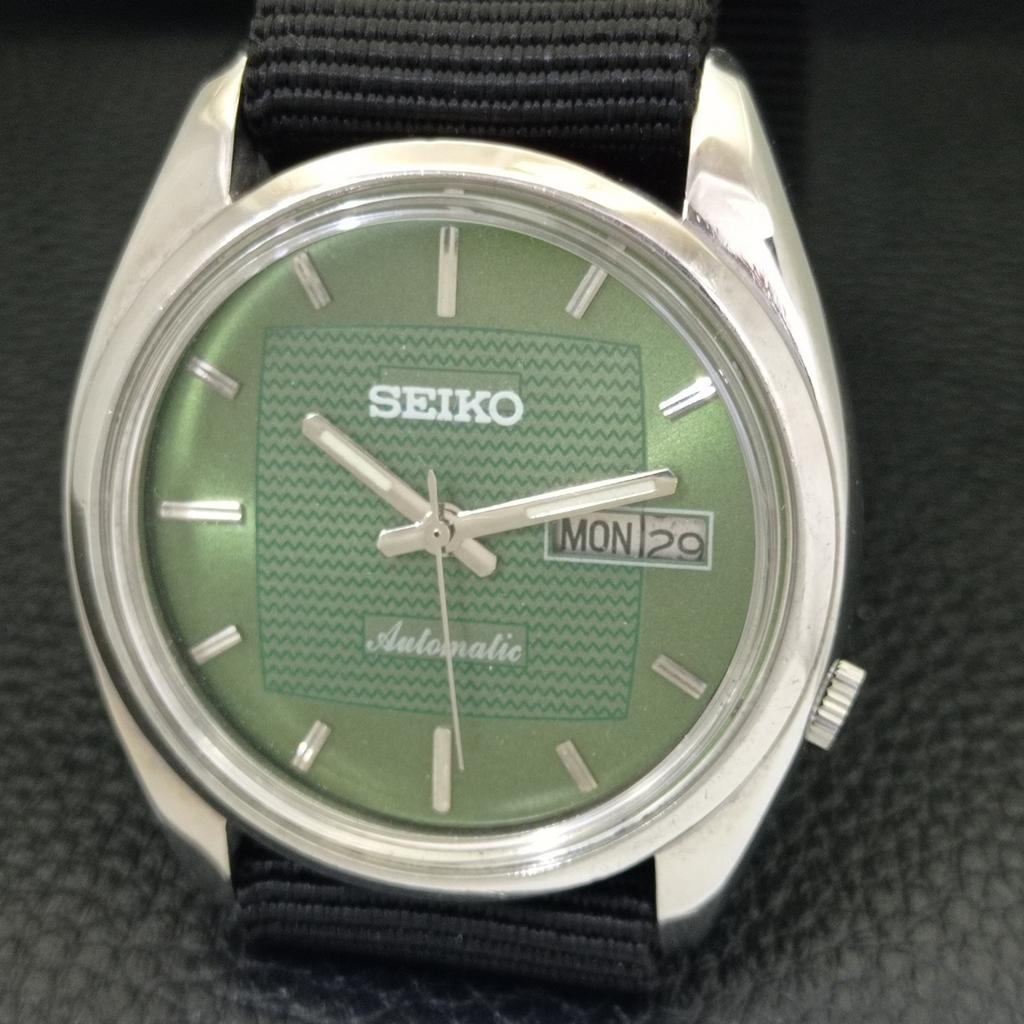 SEIKO AUTOMATIC VINTAGE JAPAN MENS GREEN COLOR DIAL WATCH a701576-5 R206b-a701576