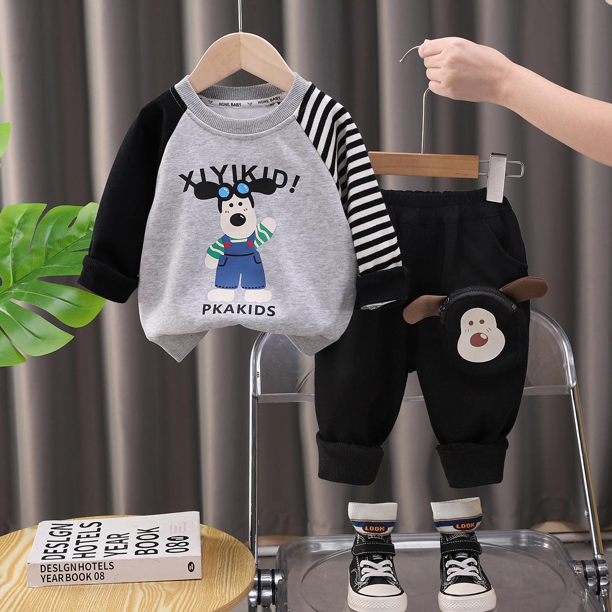 

Комплект для мальчиков: полосатый пэчворк, повседневный свитшот и спортивные штаны в корейском стиле 110cm чёрный