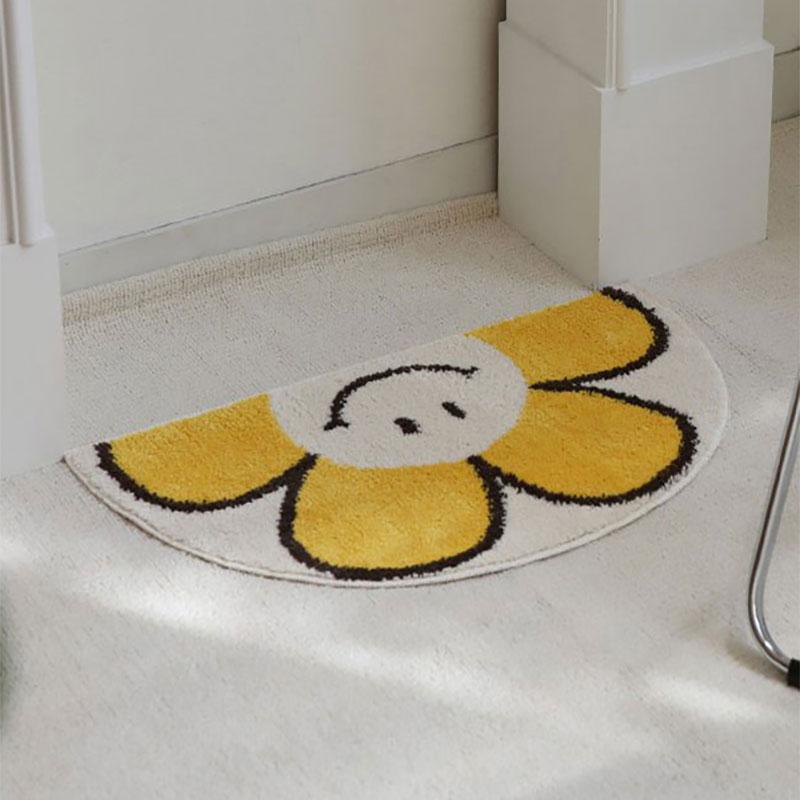 

VIKAMA Cute Cartoon-shaped Faux Cashmere Water-absorbent Bath Mat Living Room Coffee Table Floor Mat in Ins Style 40X60CM (1.3X2FT