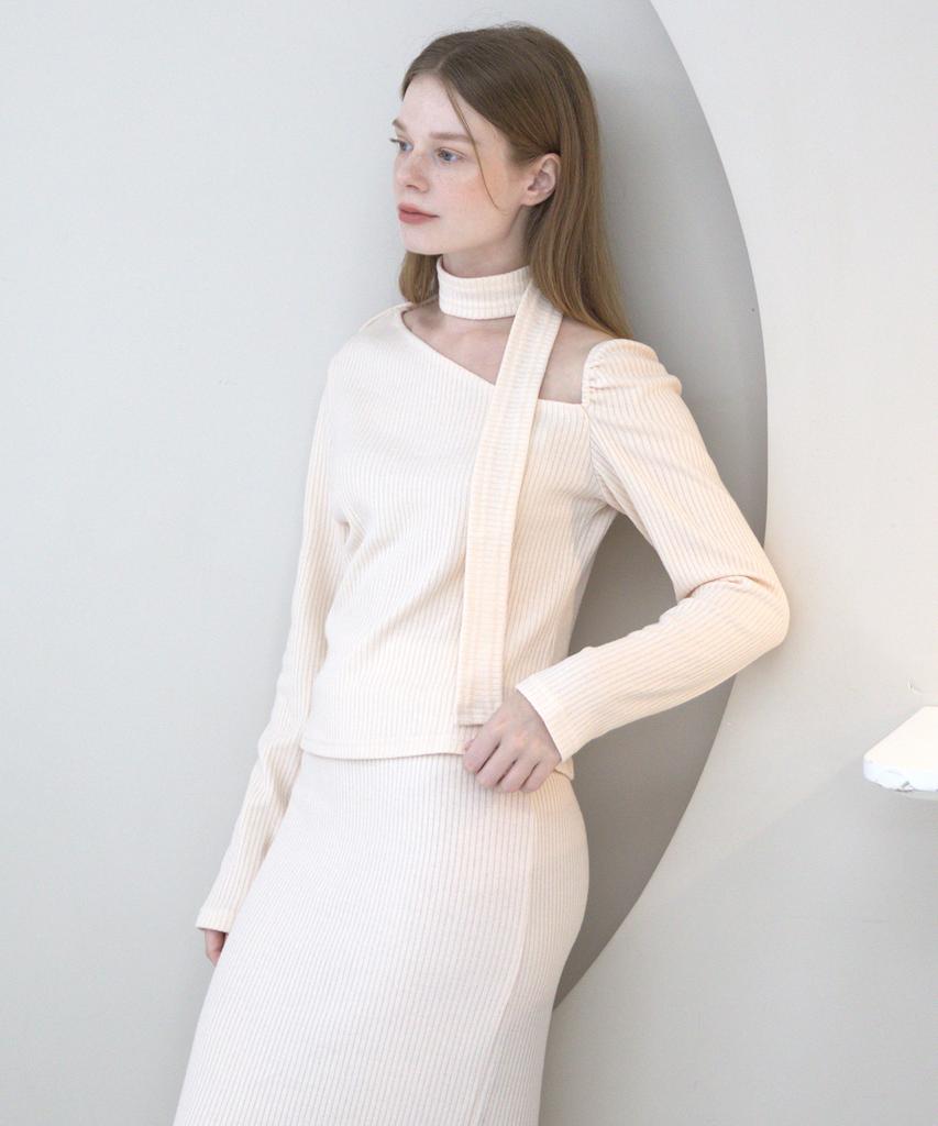 CATTLINE Asymmetrical Knit Scarf (Cream)