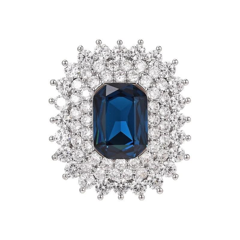Retro Square Brooch, High-end Feminine Charm, Simple Crystal Corsage, and Niche Design Sense Brooch
