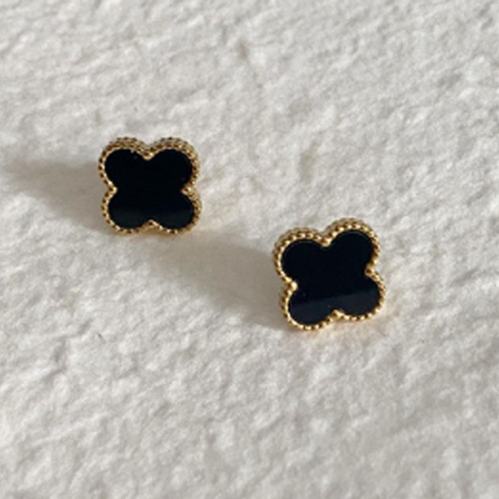 Серьги-пусеты  Маленький четырехлистный цветок  9 мм Модные свежие маленькие серьги